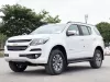 Dịch vụ thay Kính chắn gió xe Chevrolet Trailblazer tận nơi